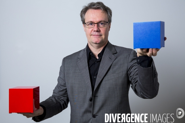 Jean-Christophe Agobert co-fondateur de  Kubb présente   Kubb   un ordinateur made in France ( fabriqué à Toulouse) à la forme d un cube parfait de 12cm.