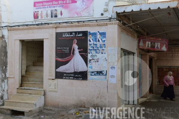 La Médina de Sfax : Petite rue, commerce, vêtement femme