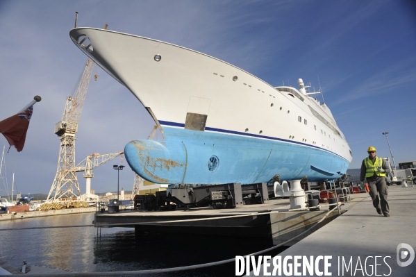 Les Mega-Yachts se refont une beaute a La Ciotat