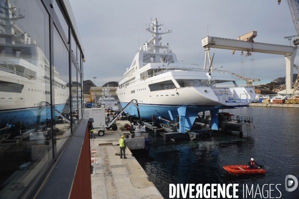 Les Mega-Yachts se refont une beaute a La Ciotat