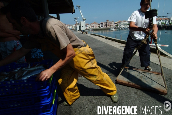 Le Lycee Maritime de Ciboure : formation de jeunes adolescents aux metiers de marins pecheurs