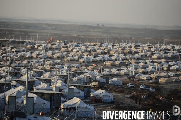 Yazidi Refugees at Khanke camp in Iraq. Réfugiés Yazidi au camp Khanke en Irak.