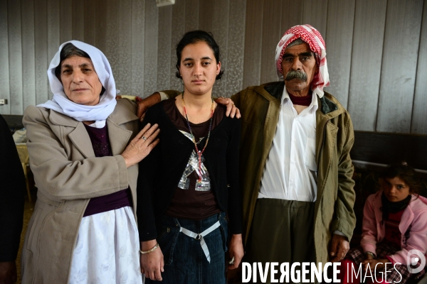 Faryal 18 Yazidi female prisoner by Islamic State (ISIS) fighters in Iraq. Faryal 18 Yazidi prisonnière par l Etat islamique (EI), combattants en Irak.