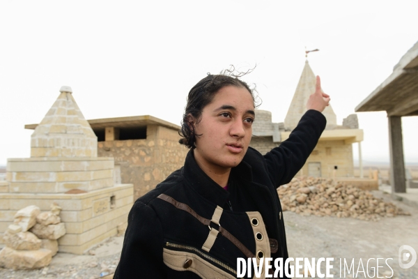 Faryal 18 Yazidi female prisoner by Islamic State (ISIS) fighters in Iraq. Faryal 18 Yazidi prisonnière par l Etat islamique (EI), combattants en Irak.