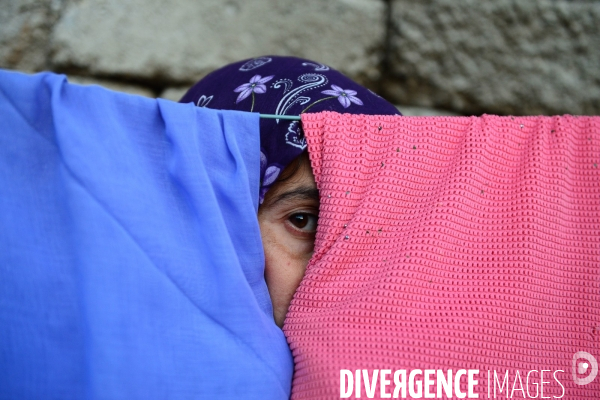 Yazidi women prisoner by Islamic State (ISIS) fighters in Iraq. Yazidi femmes prisonnier par combattants État islamique (EI) en Irak.