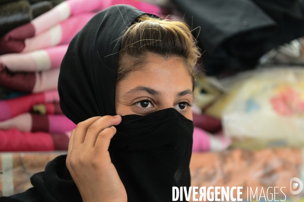 Yazidi women prisoner by Islamic State (ISIS) fighters in Iraq. Yazidi femmes prisonnier par combattants État islamique (EI) en Irak.