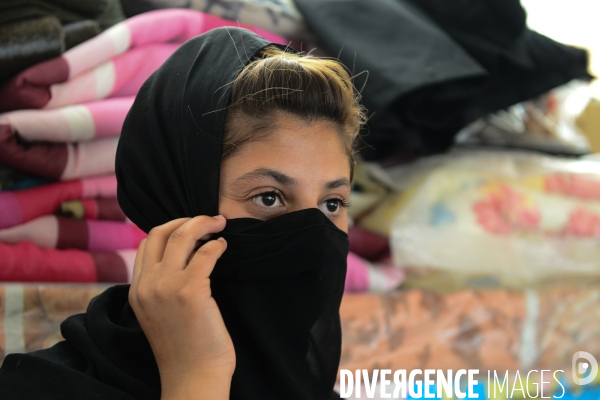 Yazidi women prisoner by Islamic State (ISIS) fighters in Iraq. Yazidi femmes prisonnier par combattants État islamique (EI) en Irak.