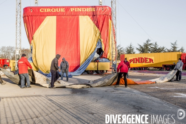 Cirque Pinder - Montage du chapiteau