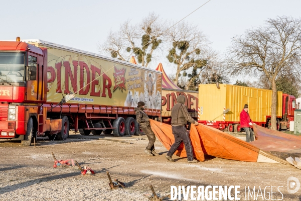 Cirque Pinder - Montage du chapiteau