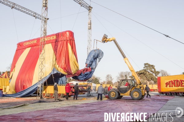 Cirque Pinder - Montage du chapiteau