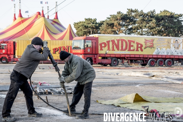 Cirque Pinder - Montage du chapiteau