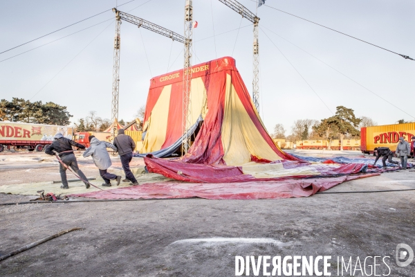 Cirque Pinder - Montage du chapiteau