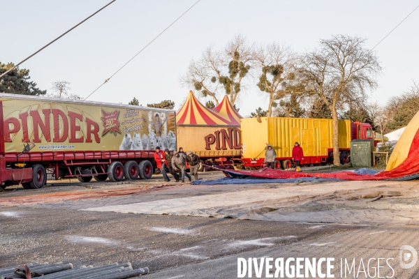 Cirque Pinder - Montage du chapiteau