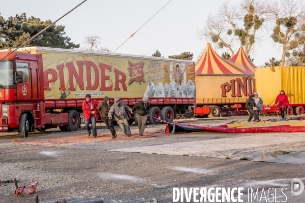 Cirque Pinder - Montage du chapiteau