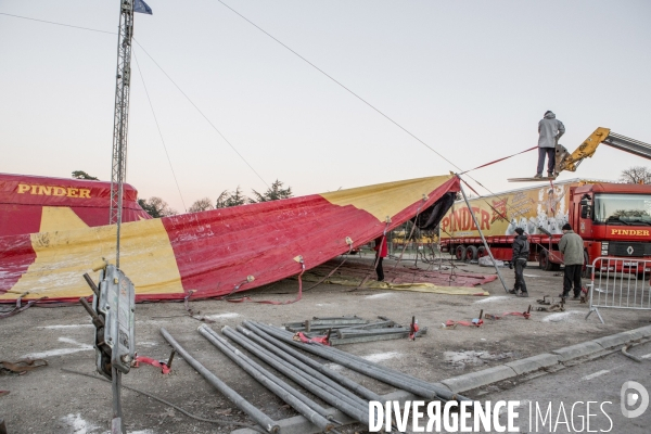 Cirque Pinder - Montage du chapiteau