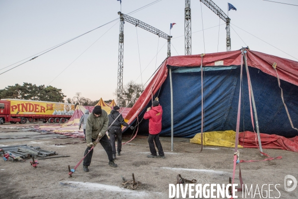 Cirque Pinder - Montage du chapiteau