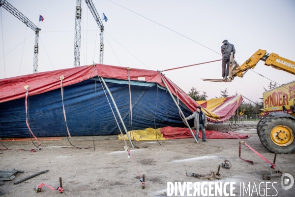 Cirque Pinder - Montage du chapiteau