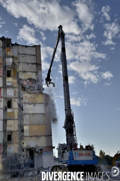 Demolition de la barre 30 dans le quartier des Moulins à Nice