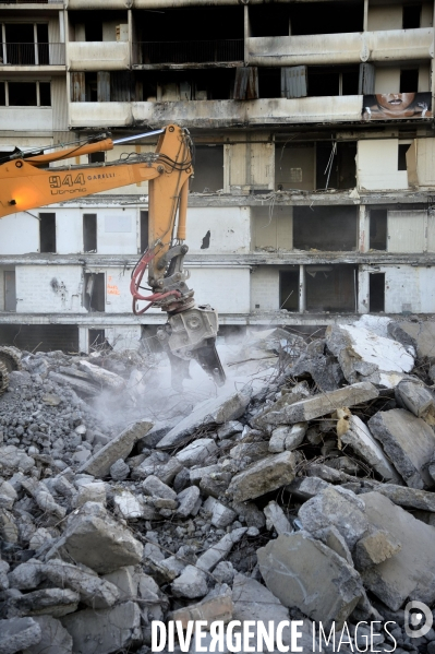 Demolition de la barre 30 dans le quartier des Moulins à Nice