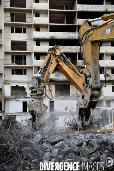 Demolition de la barre 30 dans le quartier des Moulins à Nice