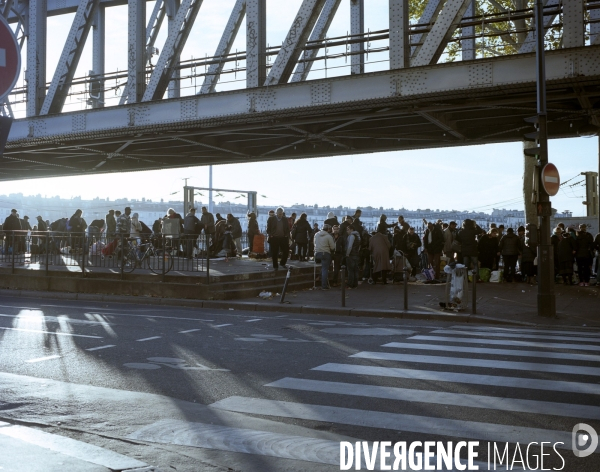 Metro La Chapelle, rmarché aux puces informel