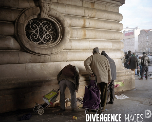 Au métro  Stalingrad, rmarché informel,