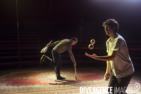 Les coulisses du cirque romanes.