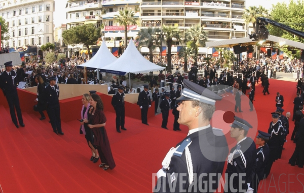 Au jour le jour . Vie quotidienne 5: Festival de Cannes, ambiance tapis rouge, robe