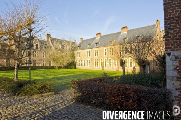 Louvain.e Grand beguinage qui acceuille maintenant des etudiants et enseignants de l universite