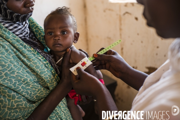 Reportage sur les camps de refugies soudanais a l est du tchad, a la frontiere avec le darfour.