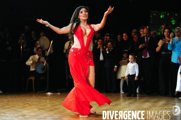 Dina Talaat, the last Egyptian belly dancer. Dina Talaat, la dernière danseuse du ventre égyptienne.