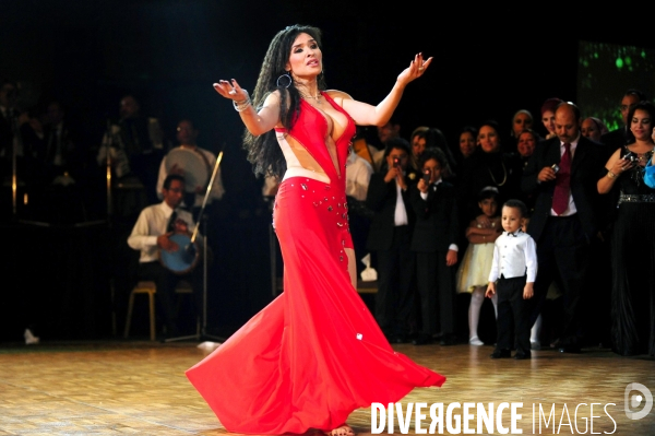 Dina Talaat, the last Egyptian belly dancer. Dina Talaat, la dernière danseuse du ventre égyptienne.