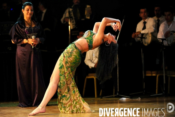 Dina Talaat, the last Egyptian belly dancer. Dina Talaat, la dernière danseuse du ventre égyptienne.