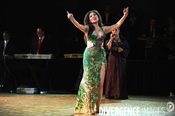 Dina Talaat, the last Egyptian belly dancer. Dina Talaat, la dernière danseuse du ventre égyptienne.