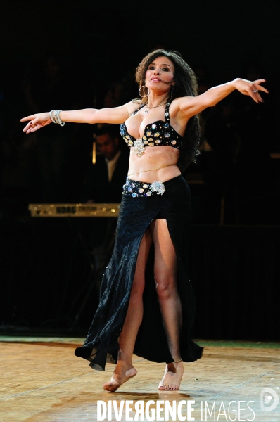 Dina Talaat, the last Egyptian belly dancer. Dina Talaat, la dernière danseuse du ventre égyptienne.