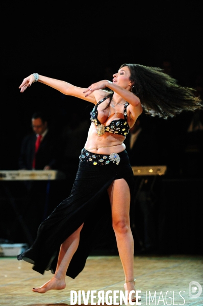 Dina Talaat, the last Egyptian belly dancer. Dina Talaat, la dernière danseuse du ventre égyptienne.