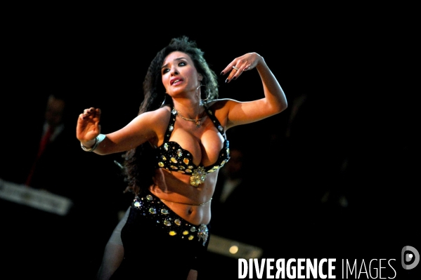 Dina Talaat, the last Egyptian belly dancer. Dina Talaat, la dernière danseuse du ventre égyptienne.