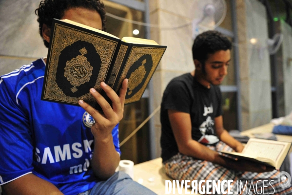 The Muslim Brotherhood in Egypt.  Les Frères musulmans en Egypte.