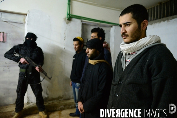 The ISIS fighters Captured by YPG in Prison Syria. Combattants de Etat islamique (EI) Capturés par GPJ, Prison en Syrie.