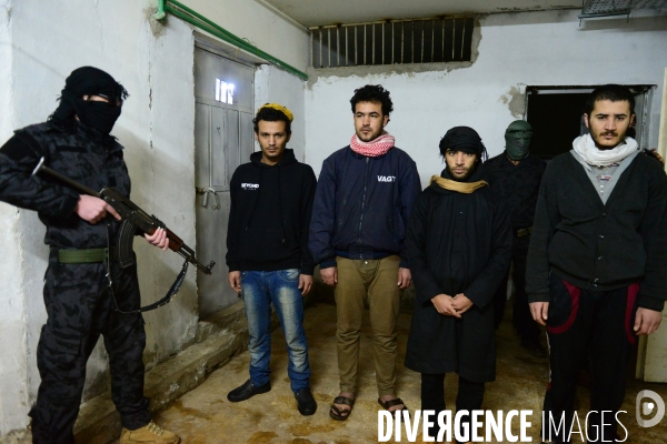 The ISIS fighters Captured by YPG in Prison Syria. Combattants de Etat islamique (EI) Capturés par GPJ, Prison en Syrie.