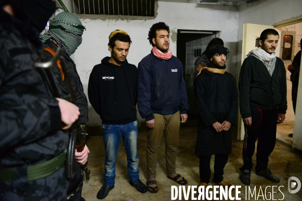 The ISIS fighters Captured by YPG in Prison Syria. Combattants de Etat islamique (EI) Capturés par GPJ, Prison en Syrie.