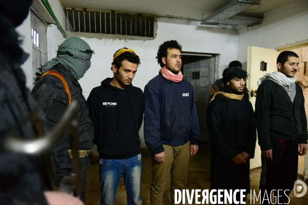 The ISIS fighters Captured by YPG in Prison Syria. Combattants de Etat islamique (EI) Capturés par GPJ, Prison en Syrie.