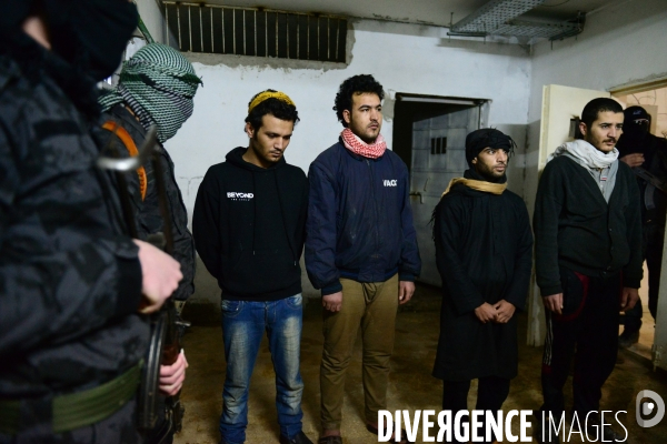 The ISIS fighters Captured by YPG in Prison Syria. Combattants de Etat islamique (EI) Capturés par GPJ, Prison en Syrie.