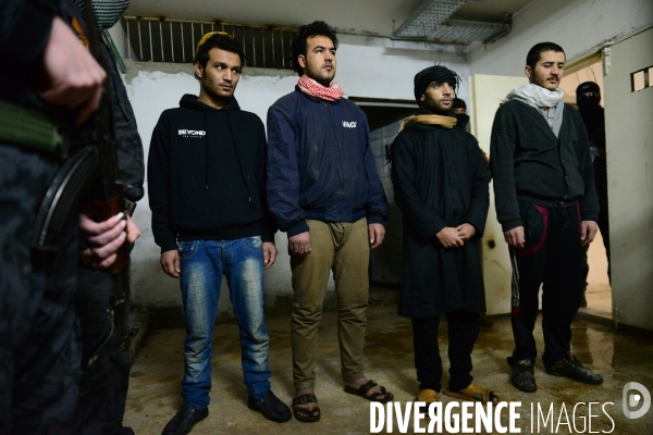 The ISIS fighters Captured by YPG in Prison Syria. Combattants de Etat islamique (EI) Capturés par GPJ, Prison en Syrie.