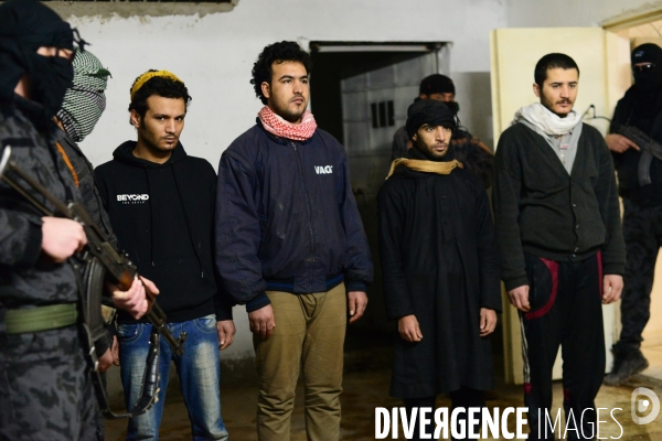 The ISIS fighters Captured by YPG in Prison Syria. Combattants de Etat islamique (EI) Capturés par GPJ, Prison en Syrie.