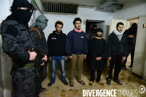 The ISIS fighters Captured by YPG in Prison Syria. Combattants de Etat islamique (EI) Capturés par GPJ, Prison en Syrie.