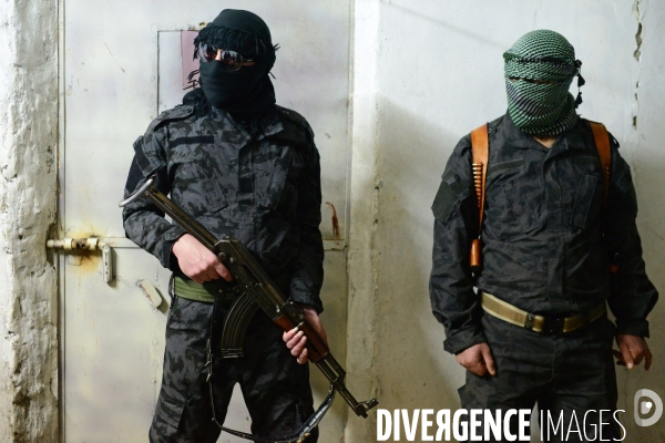 The ISIS fighters Captured by YPG in Prison Syria. Combattants de Etat islamique (EI) Capturés par GPJ, Prison en Syrie.