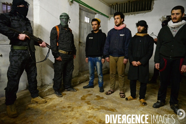The ISIS fighters Captured by YPG in Prison Syria. Combattants de Etat islamique (EI) Capturés par GPJ, Prison en Syrie.
