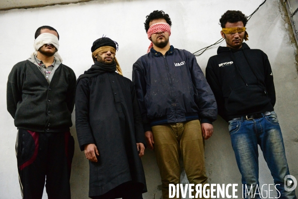 The ISIS fighters Captured by YPG in Prison Syria. Combattants de Etat islamique (EI) Capturés par GPJ, Prison en Syrie.