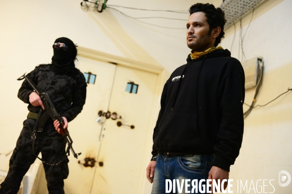 The ISIS fighters Captured by YPG in Prison Syria. Combattants de Etat islamique (EI) Capturés par GPJ, Prison en Syrie.